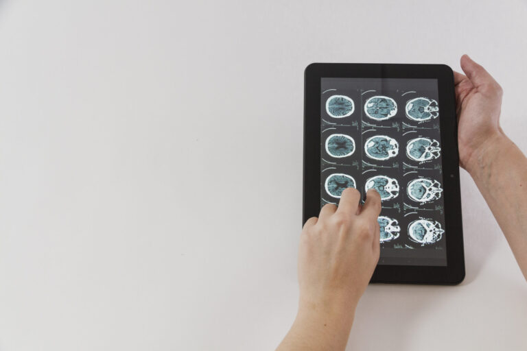 Read more about the article EEG BIOFEEDBACK – trening mózgu, usprawniający jego prace i wydajność.